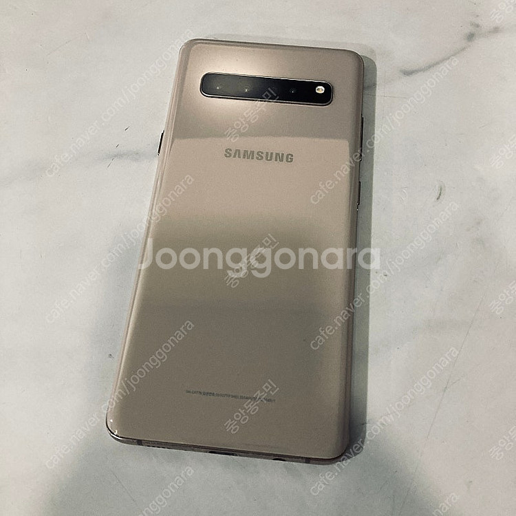 갤럭시 S10 5G 골드 256용량 20년2월개통 무잔...--1